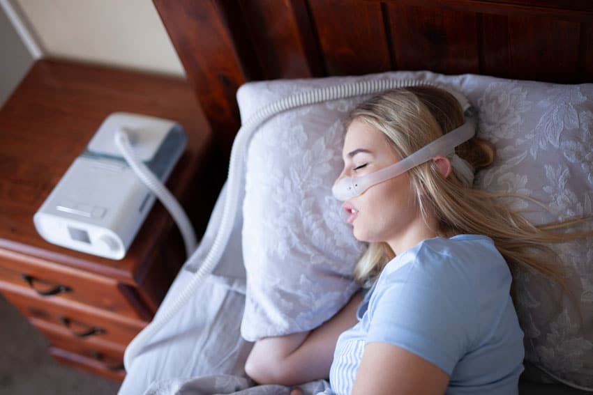 woman sleeping with cpap and mask